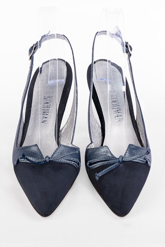 Navy blue women's dress pumps, with a knot on the front. Tapered toe. High slim heel. Top view - Florence KOOIJMAN